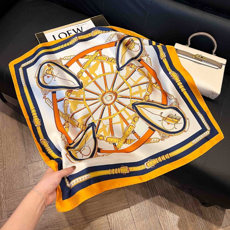 Foulard carré en soie de luxe  - Luxury Bags Designer avis et prix