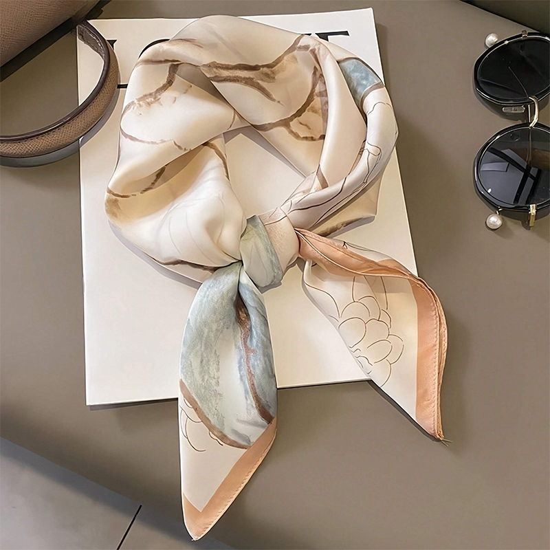Foulard carré en soie imprimé  - Luxury Bags Designer avis et prix