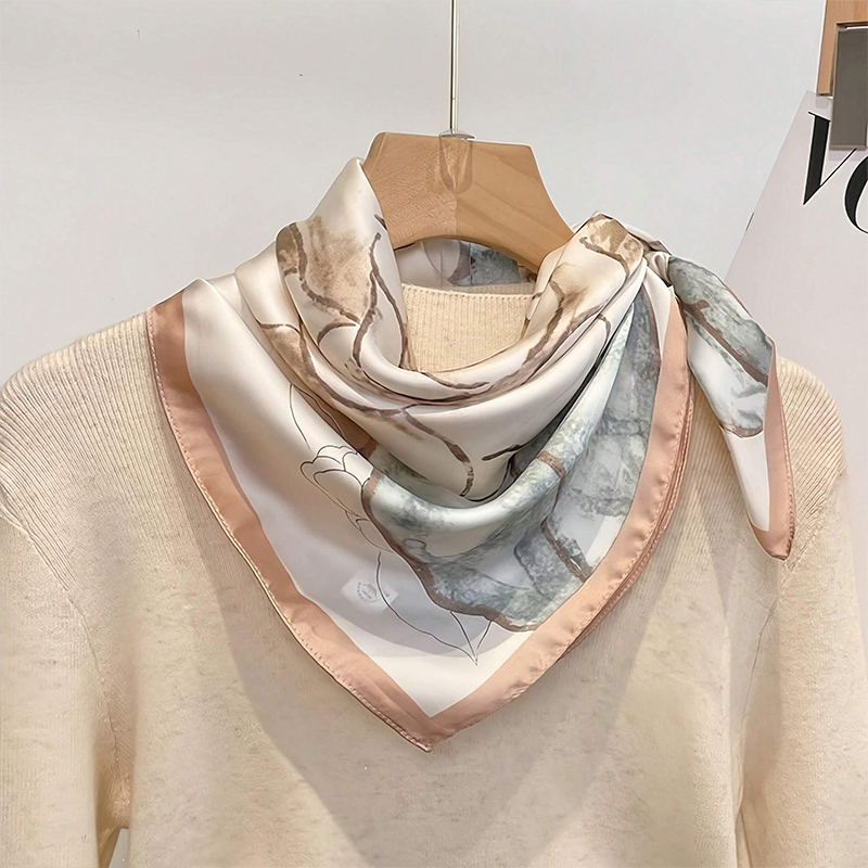 Foulard carré en soie imprimé  - Luxury Bags Designer avis et prix